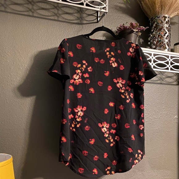 A New Day Red and Black Floral Blouse - Picture 6 of 6